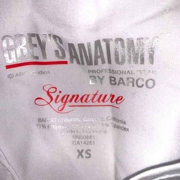 Greys Anatomy By Barco Signature White Scrub Top XS Short Sleeve V-Neck Womens U - Picture 2 of 6